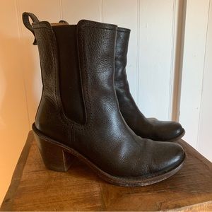 FRYE boots. Size 8 blk